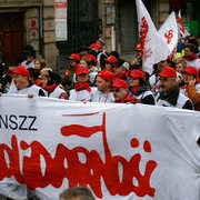 Polonais solidaires (150 visites) Il n'y a pas que des plombiers en Pologne, la preuve. Manif Strasbourg 14 fev 2006 Polonais solidaires