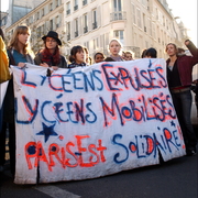Manif lycéenne pour les sans-papiers (292 visites) Manif lycéenne pour les sans-papiers