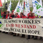Bruxelles Mai 2009 (117 visites) 50 000 personnes ont défilé vendredi 15 mai 2009 dans le centre de Bruxelles pour réclamer plus ... Bruxelles Mai 2009