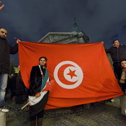 Solidarité avec le peuple palestinien le 18 janvier 2011 Paris Panthéon (266 visites) Drapeau tunisien, au Panthéon, pour le mouvement palestinien Solidarité avec le peuple palestinien le 18 janvier 2011 Paris Panthéon