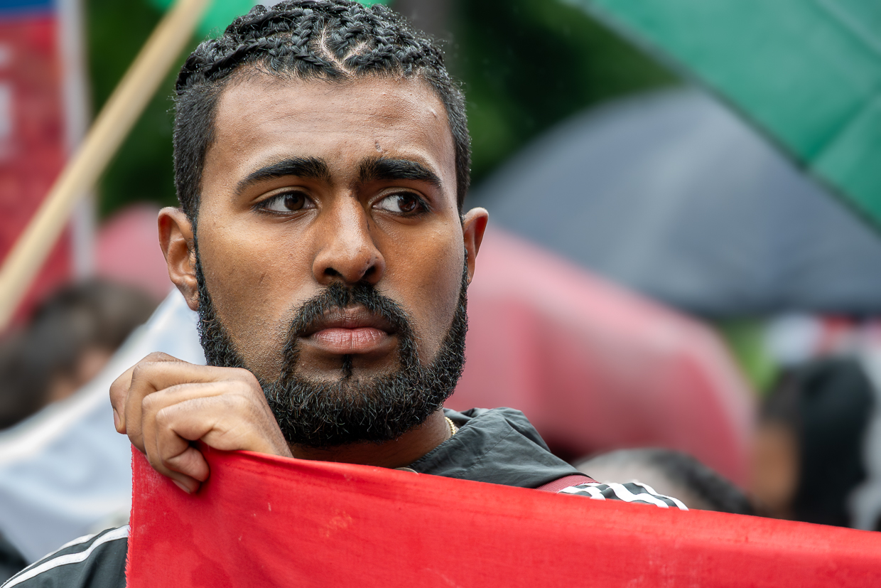 Manifestant pour la Kanaky