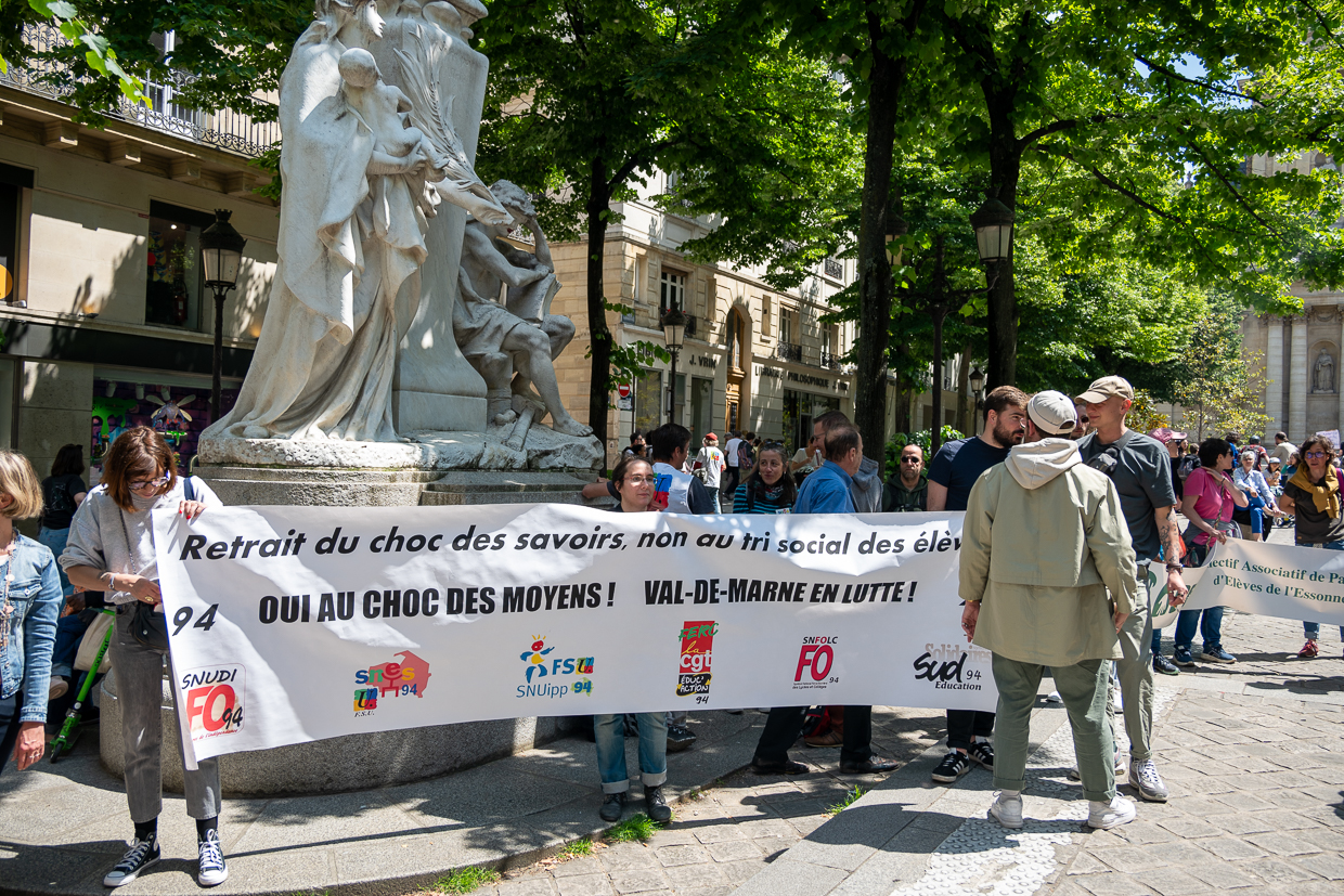 Devant la Sorbonne