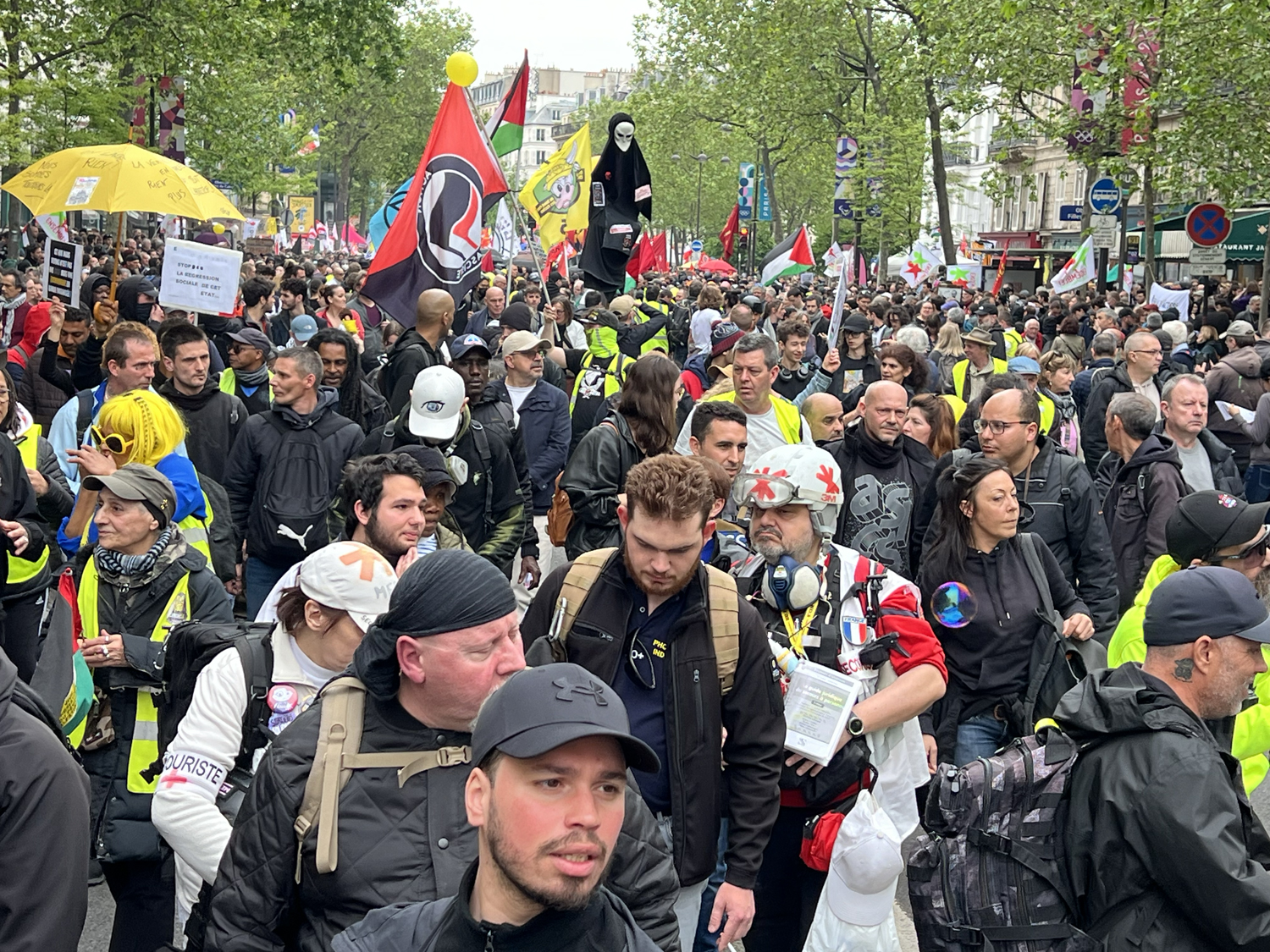 avant la tête de manif