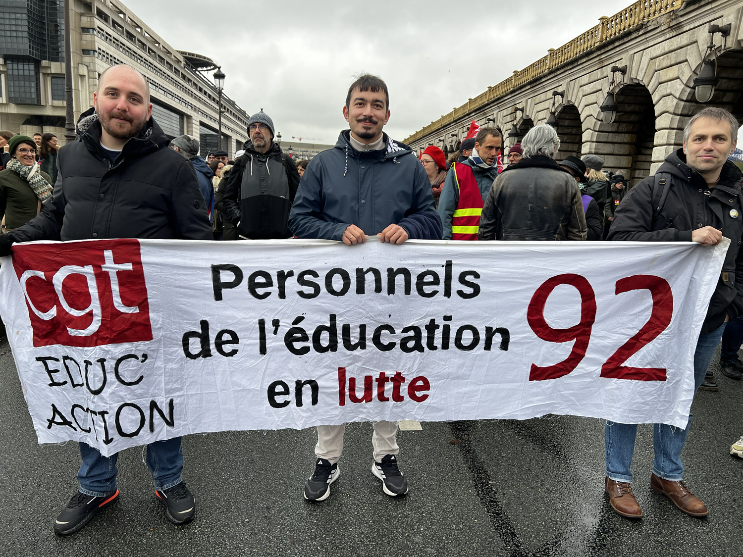 personnel de l'éducation en lutte